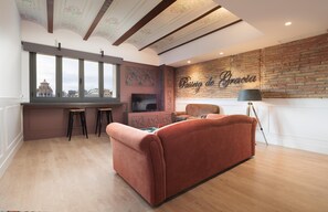 TV - Exclusive area with views of Casa Batlló (Barcelona)