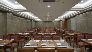 Daily buffet breakfast (INR 350 per person)