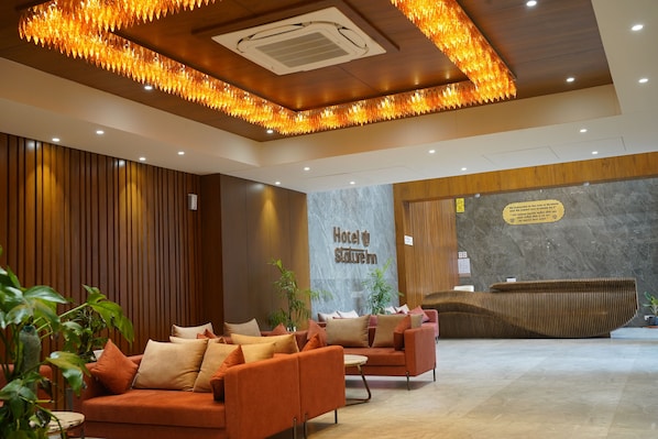 Reception - Hotel Stature Inn (Garudeshwar)
