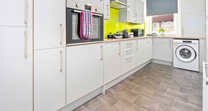 Four bedroom 1st floor apartment in Airdrie