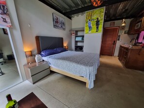 1 habitación, escritorio, wifi y ropa de cama 