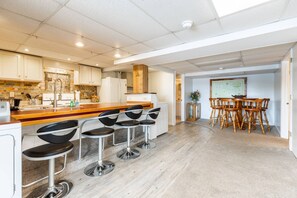 Fridge, microwave, dishwasher, coffee/tea maker