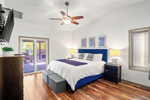 3 室のベッドルーム、デスク、アイロン / アイロン台、WiFi