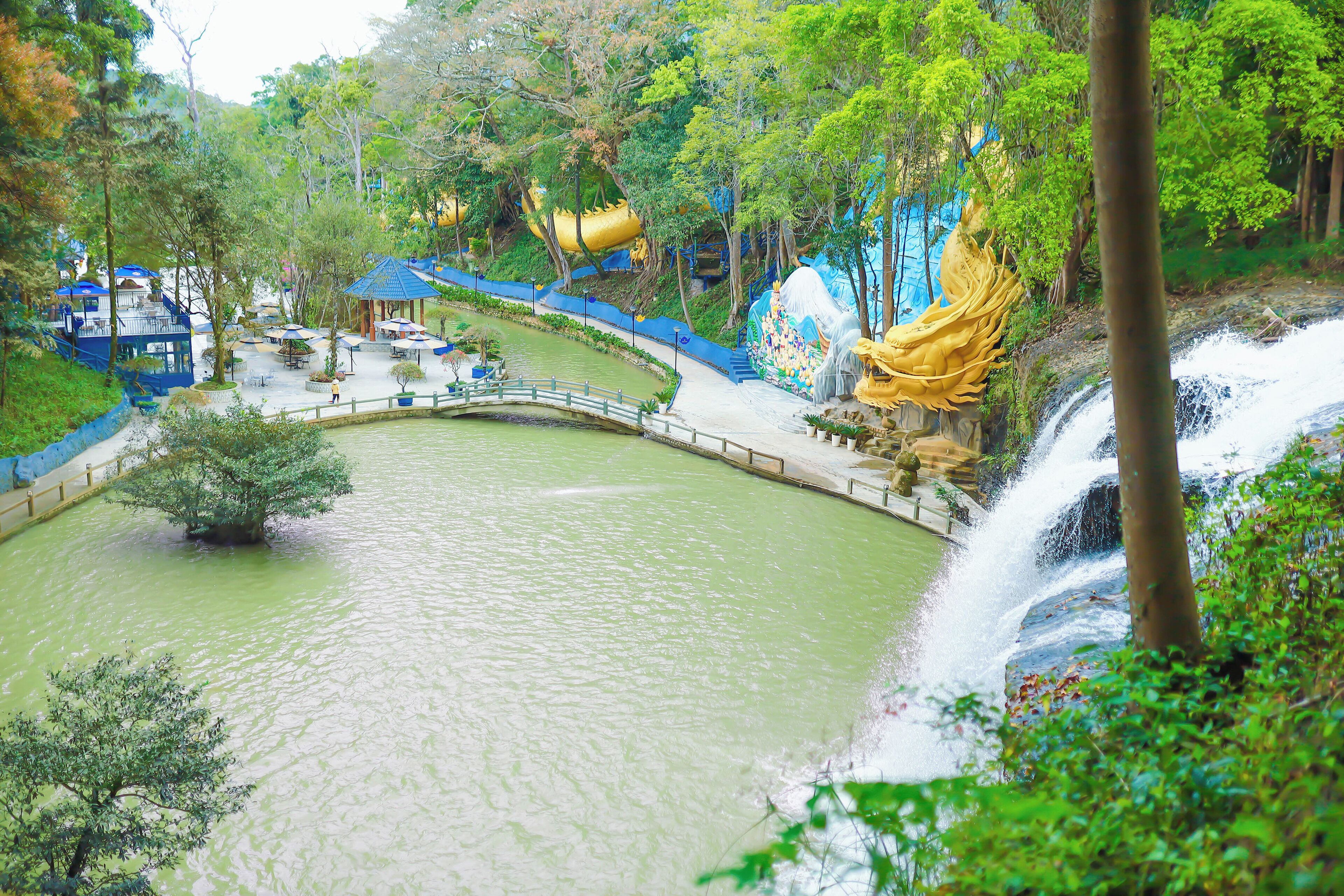 Hồ bơi ngoài trời 