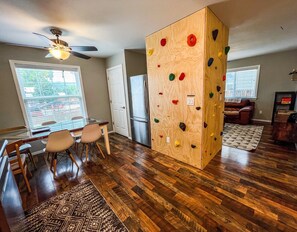 Interior - Dirtbag Cavern - 4BR Climber's Paradise in COS (Colorado Springs)