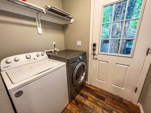 Interior - Dirtbag Cavern - 4BR Climber's Paradise in COS (Colorado Springs)