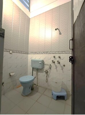 Standard Room | Bathroom