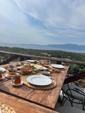 Free daily local cuisine breakfast - Assos Ada (Ayvacik)