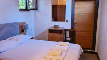 Economy Room | Bed sheets