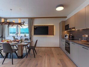 Réfrigérateur, four, plaque de cuisson, lave-vaisselle