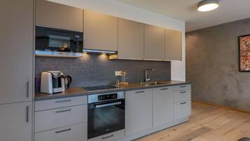 Kühlschrank, Ofen, Herdplatte, Geschirrspüler
