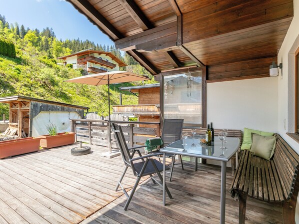 Outdoor dining - Family-friendly holiday apartment with garden (Kelchsau)