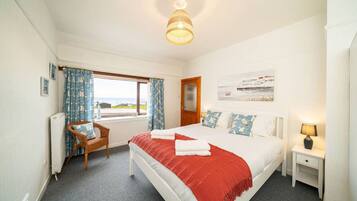 2 bedrooms, iron/ironing board, travel cot, free WiFi
