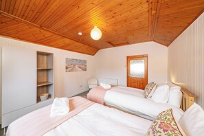 2 bedrooms, iron/ironing board, travel cot, free WiFi