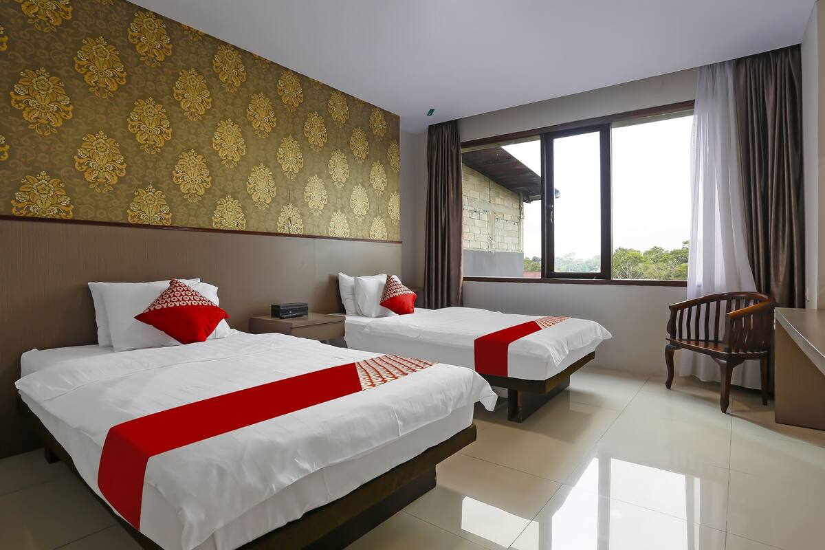 Free WiFi, bed sheets