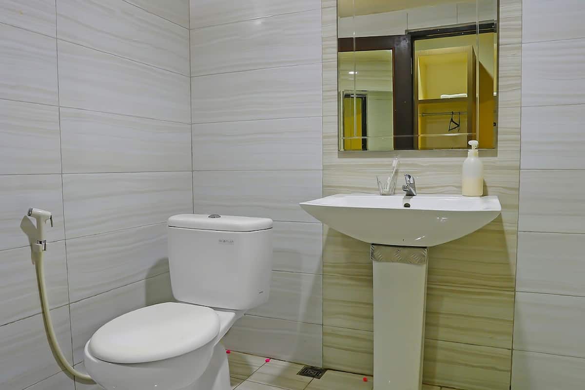 standard twin room | bathroom | shower