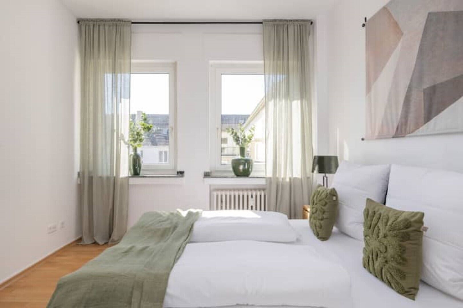 2 Schlafzimmer, Schreibtisch, schallisolierte Zimmer