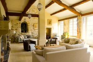 Interior - NEW! Provence charm, near Uzès, beautiful gardens and pool, 18th C Mas, A/C (La Bastide-d'Engras)