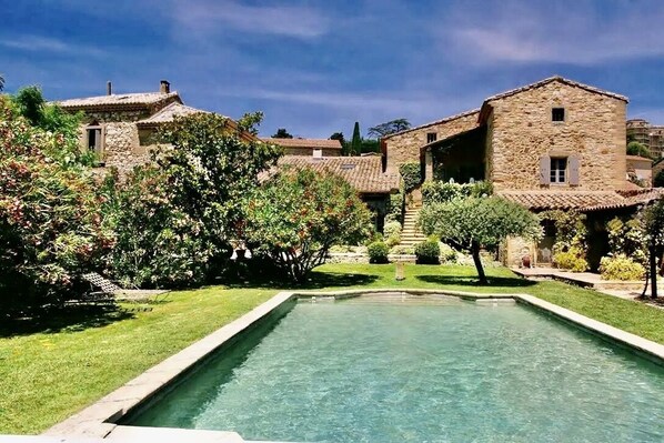 Pool - NEW! Provence charm, near Uzès, beautiful gardens and pool, 18th C Mas, A/C (La Bastide-d'Engras)