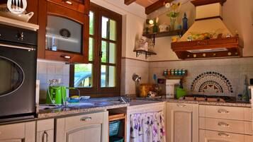 Microonde, forno, piano cottura, lavastoviglie