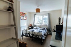 2 soverom, strykejern/-brett, wi-fi og sengetøy