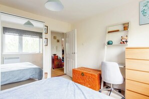 2 dormitorios, tabla de planchar con plancha, wifi y ropa de cama