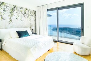 5 bedrooms, iron/ironing board, WiFi, bed sheets