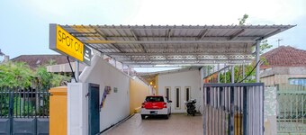 OYO 2417 Melati Residence