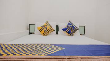 غرفة مزدوجة | مساحة عمل للكمبيوتر المحمول وواي فاي مجانًا وملاءات أسرّة