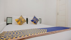 雙人房 | 筆電工作空間、免費無線上網、床單