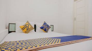 Double Room | Laptop workspace, free WiFi, bed sheets