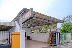 Fachada de la propiedad