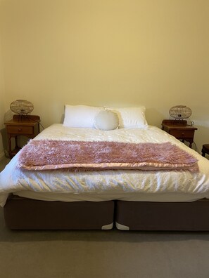 3 chambres, fer et planche à repasser, Wi-Fi, draps fournis