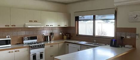 Kühlschrank, Mikrowelle, Ofen, Toaster