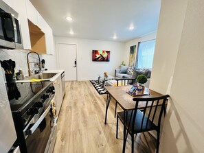 Private kitchen - Homely & Vibrant in the heart of Downtown. (Dallas)