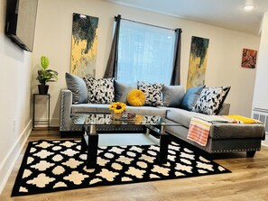 Living area - Homely & Vibrant in the heart of Downtown. (Dallas)