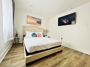 Room - Homely & Vibrant in the heart of Downtown. (Dallas)