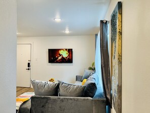 Living area - Homely & Vibrant in the heart of Downtown. (Dallas)