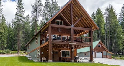 River's Bend Lodge- Hot Tub, Fire Pit, Games & Ski