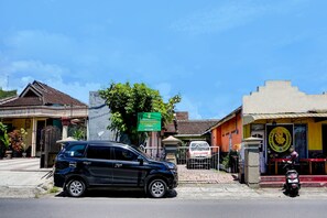 Mặt tiền nơi lưu trú