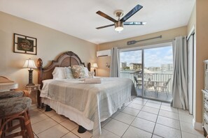 1 bedroom, desk, iron/ironing board, WiFi - Enchanted Inn Suite #6: Waterfront, Pool, Fishing Dock, Boat Docks & Tiki Bar! (Clearwater)