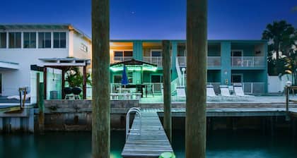 Enchanted Inn Suite #5: Waterfront, Pool, Fishing Dock, Boat Docks & Tiki Bar!