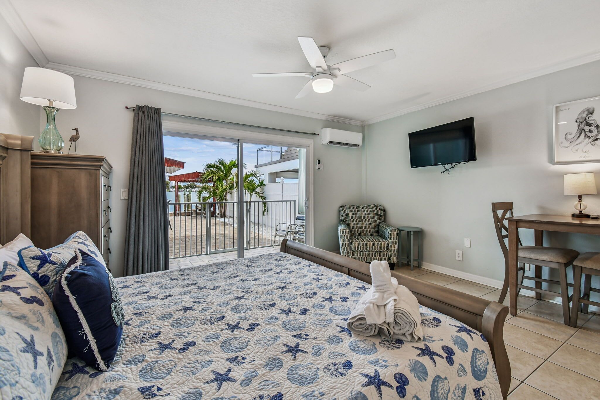 デスク、アイロン / アイロン台、WiFi、ベッドシーツ