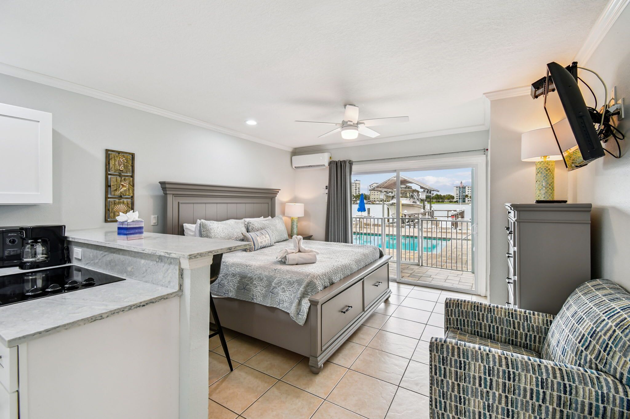 1 habitación, escritorio, tabla de planchar con plancha y wifi 