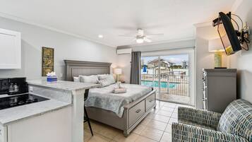 1 habitación, escritorio, tabla de planchar con plancha y wifi