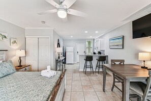 1 bedroom, desk, iron/ironing board, WiFi