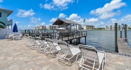Enchanted Inn Suite #2 w/ View of the Intra-costal water-way Pool, Fishing Dock,