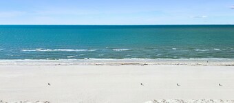 Beach Side Cottage 20 Steps to Beach | Beach Gear Included!