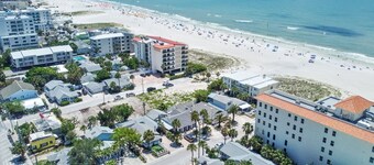 Beach Side Cottage 20 / Walk to the beach!