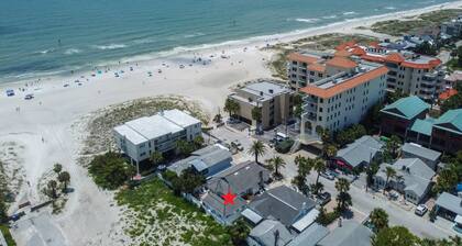 Beachside Retreat 15B Steps to Beach | Beach Gear Included!